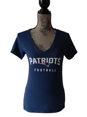 New England Patriots football women's navy blue short-sleeve v-neck top size M